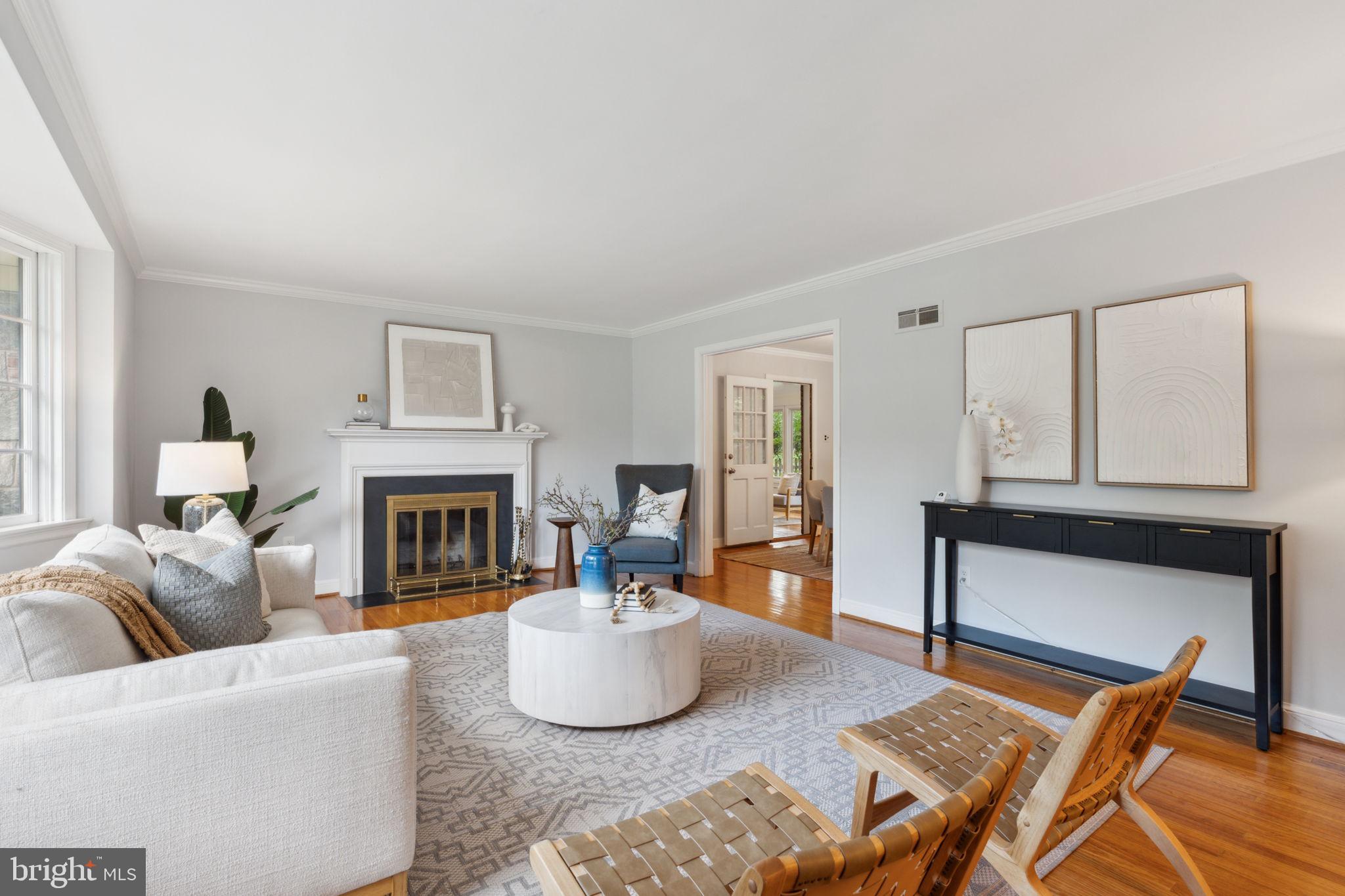 5910 Overlea Road Bethesda, MD 20816 - Photo 5 of 50 Living Room