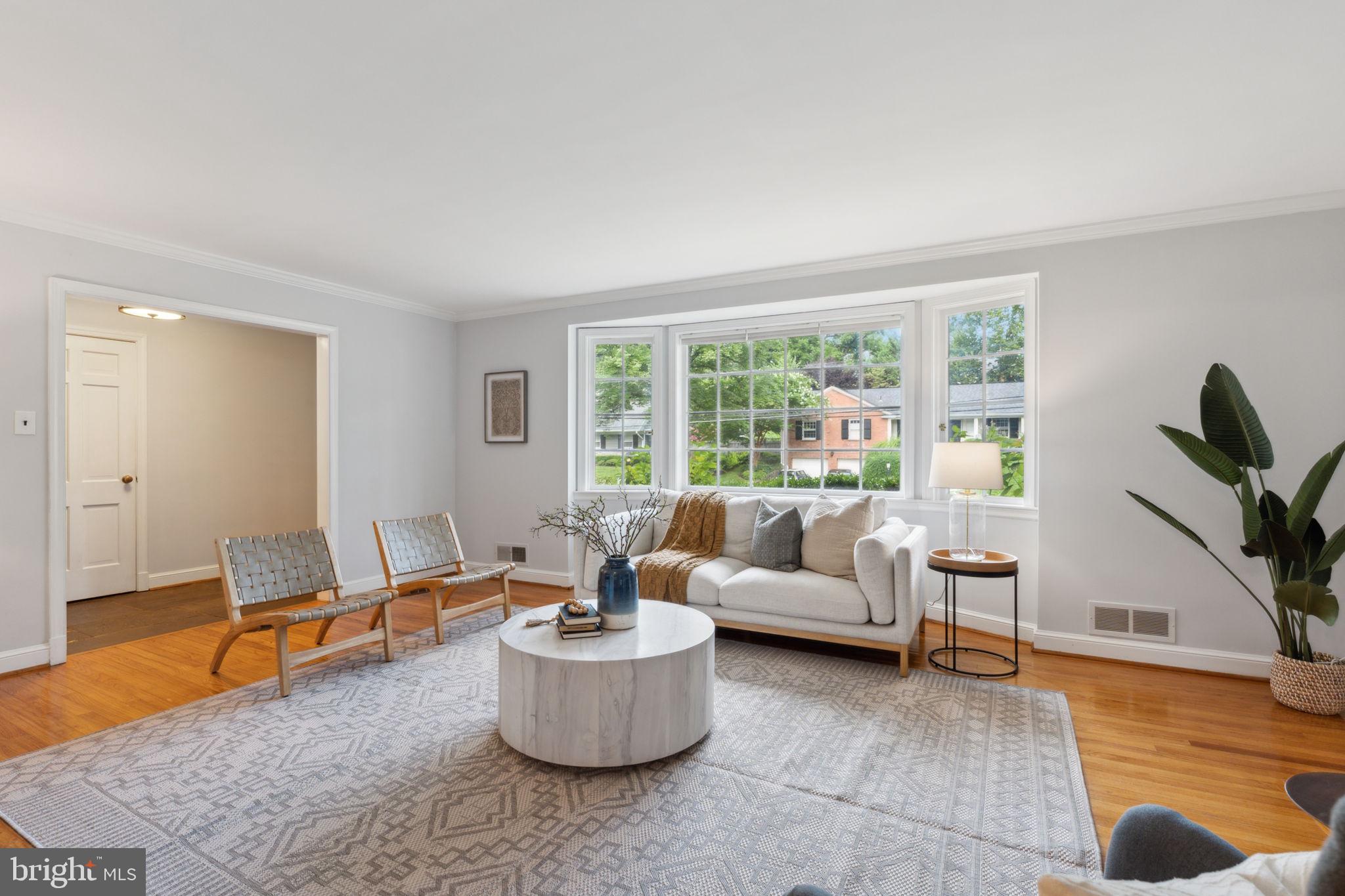 5910 Overlea Road Bethesda, MD 20816 - Photo 7 of 50 Living Room