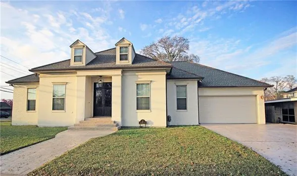 $2,950 | 2 Laux Manor Drive, Metairie, LA 70003