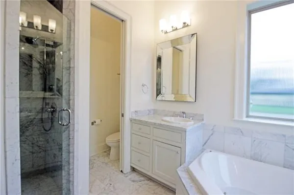 $2,950 | 2 Laux Manor Drive, Metairie, LA 70003