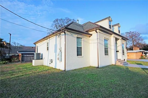 $2,950 | 2 Laux Manor Drive, Metairie, LA 70003