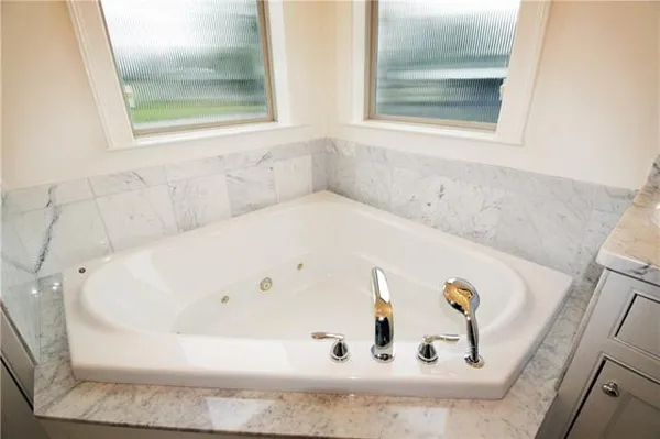 $2,950 | 2 Laux Manor Drive, Metairie, LA 70003