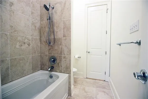 $2,950 | 2 Laux Manor Drive, Metairie, LA 70003