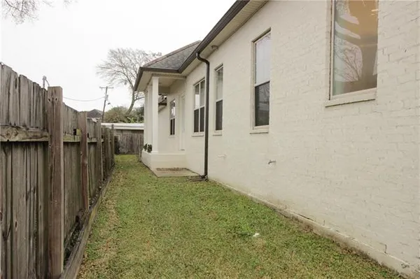 $2,950 | 2 Laux Manor Drive, Metairie, LA 70003