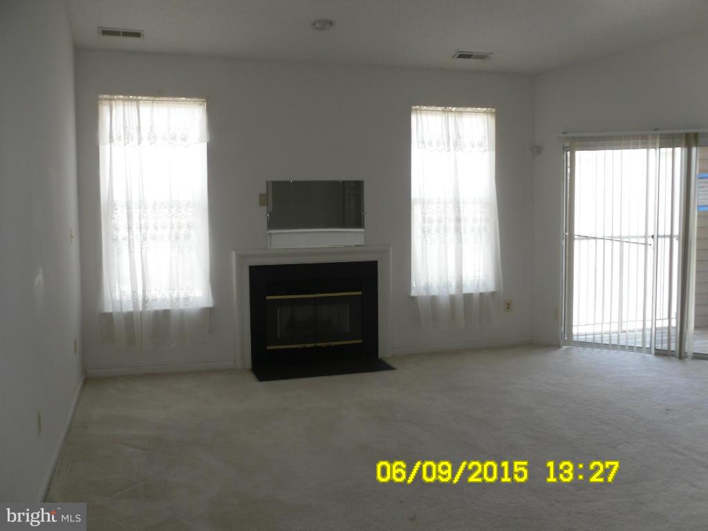7203 Bogley Road, Unit 301 Baltimore, MD 21244 - Photo 2 of 6 Living Room