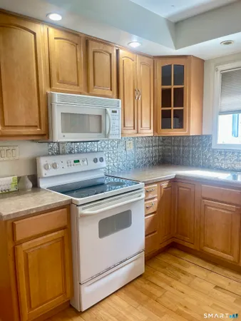 $2,300 | 155 William Street, Unit 1, West Haven, CT 06516
