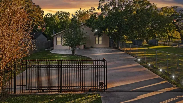 a view of a house with a street view
