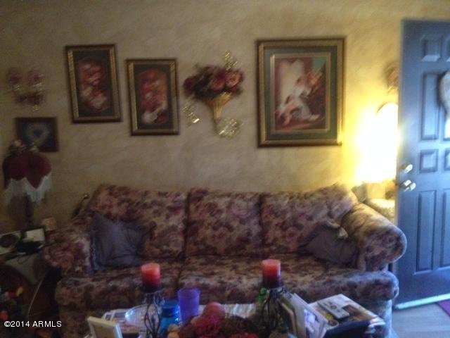 8111 West Wacker Road Peoria, AZ 85381 - Photo 3 of 9 03 Living Room