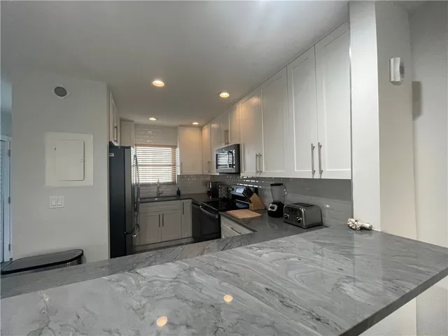 $6,300 | 3939 Ocean Drive, Unit 405B, Vero Beach, FL 32963