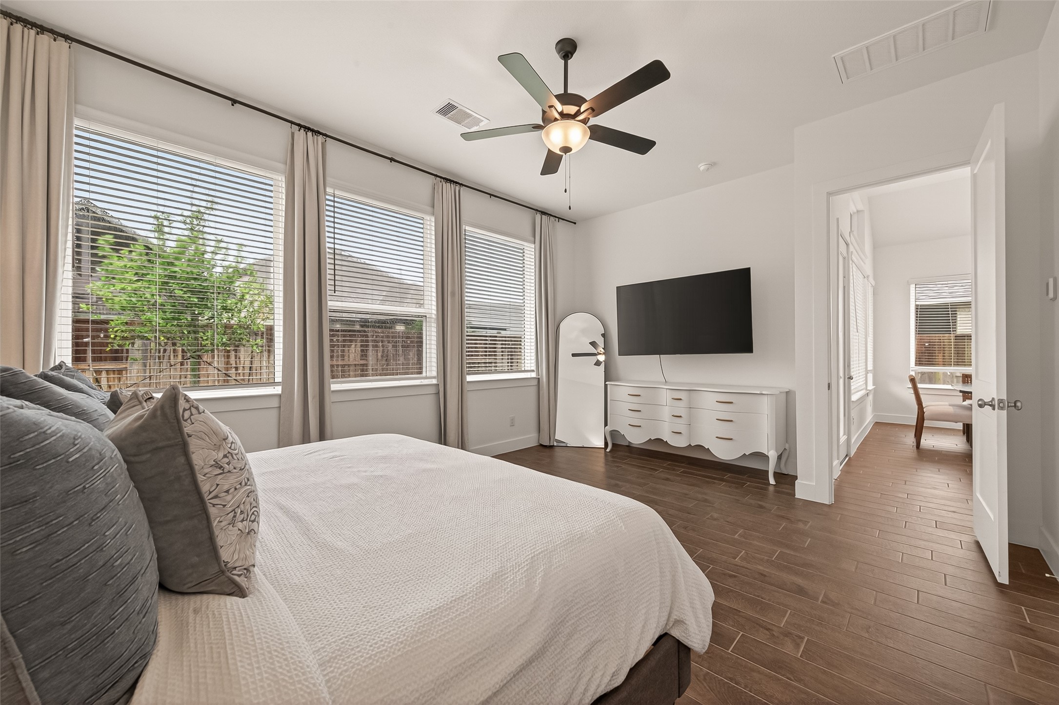 5019 Country Mdws Trail Rosharon, TX 77583 - Photo 32 of 49 a bedroom with a bed tv and a large window