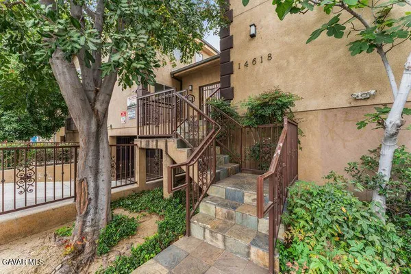 $499,000 | 14618 Gilmore Street, Unit 16, Van Nuys, CA 91411