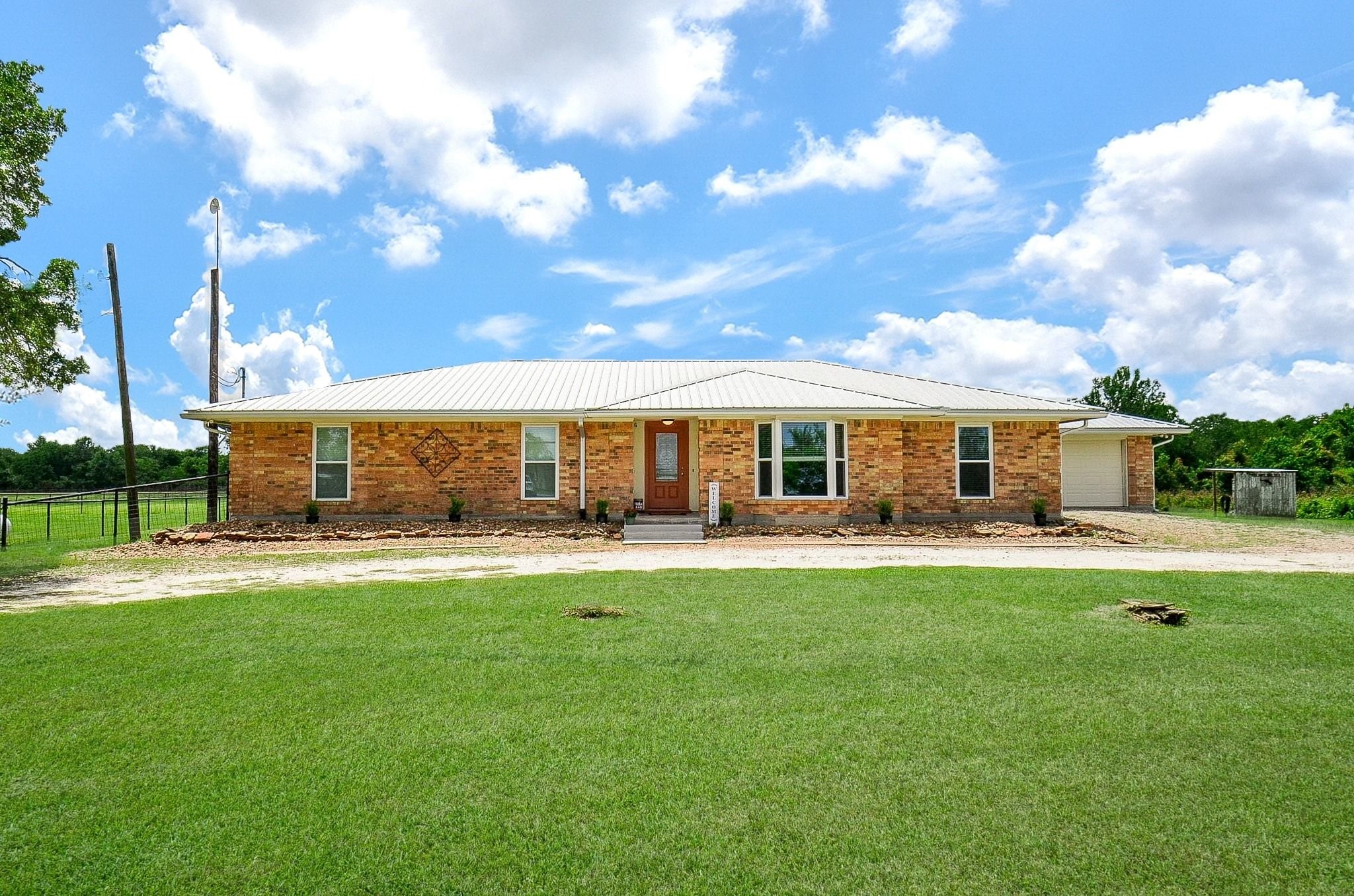 2500 County Road 62 Rosharon, TX 77583 - Photo 2 of 48 a front view of house with yard and outdoor seating