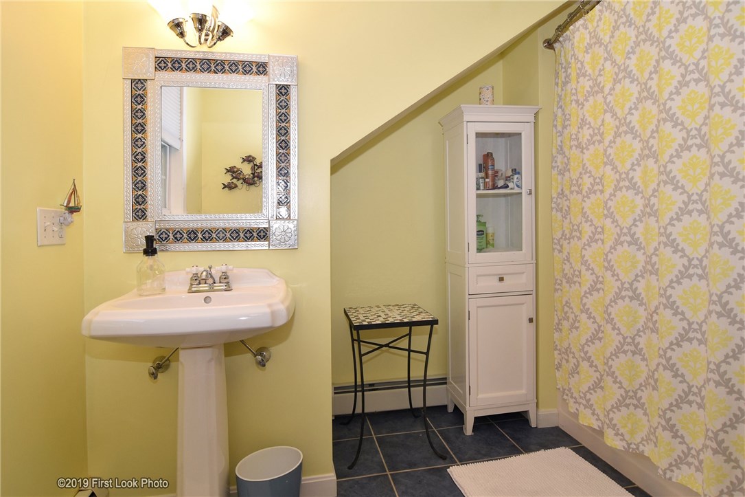 852 Anthony Road Portsmouth, RI 02871 - Photo 27 of 40