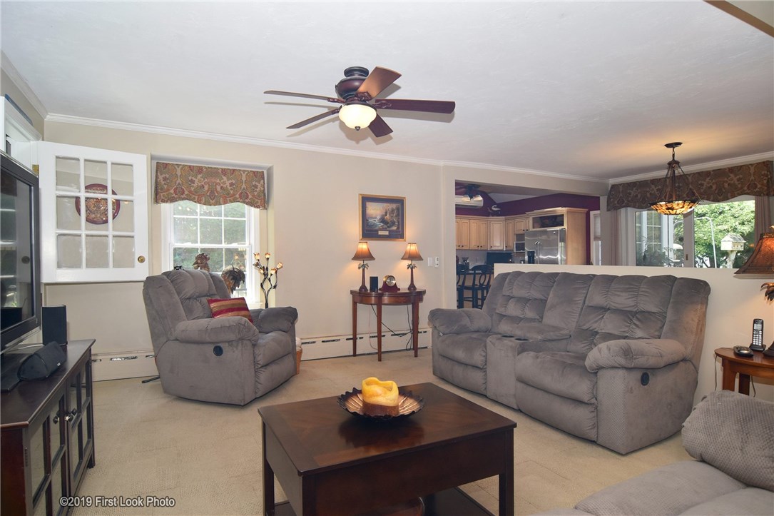 852 Anthony Road Portsmouth, RI 02871 - Photo 5 of 40