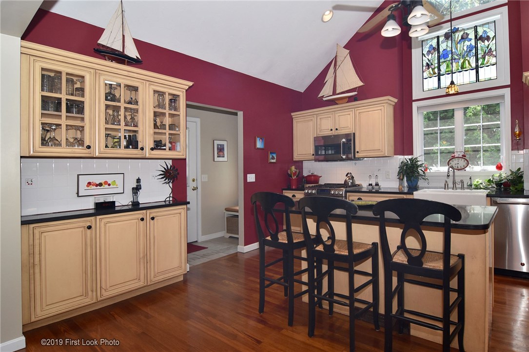 852 Anthony Road Portsmouth, RI 02871 - Photo 7 of 40