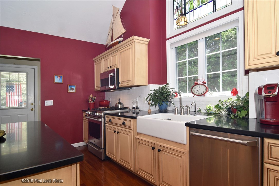 852 Anthony Road Portsmouth, RI 02871 - Photo 9 of 40
