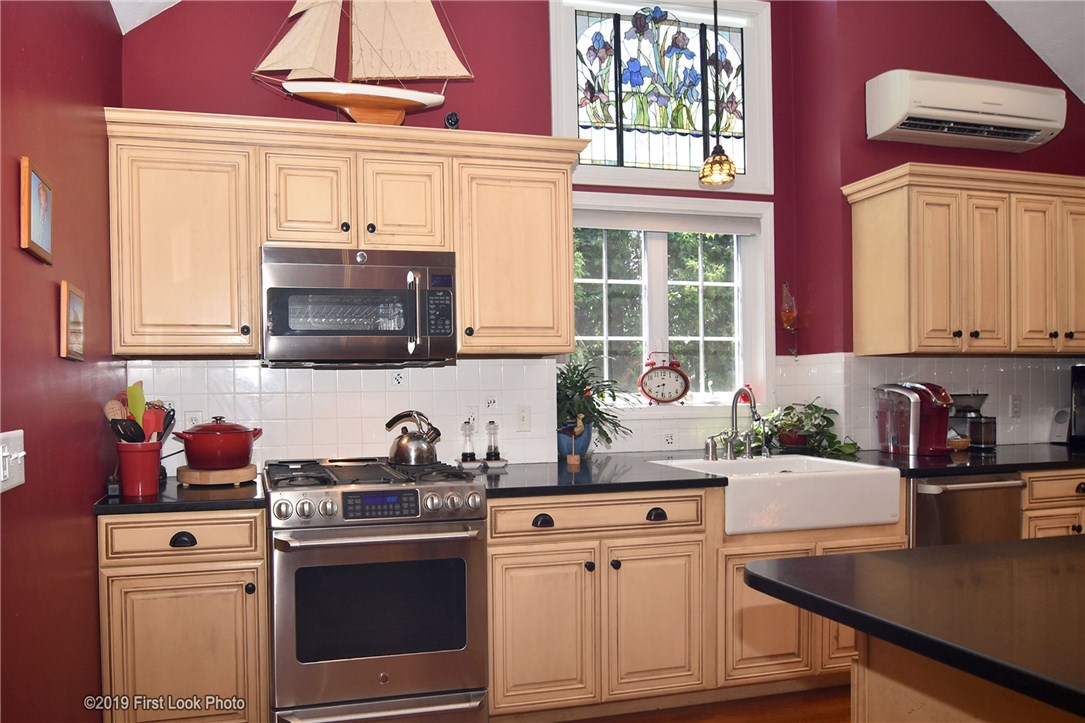 852 Anthony Road Portsmouth, RI 02871 - Photo 10 of 40