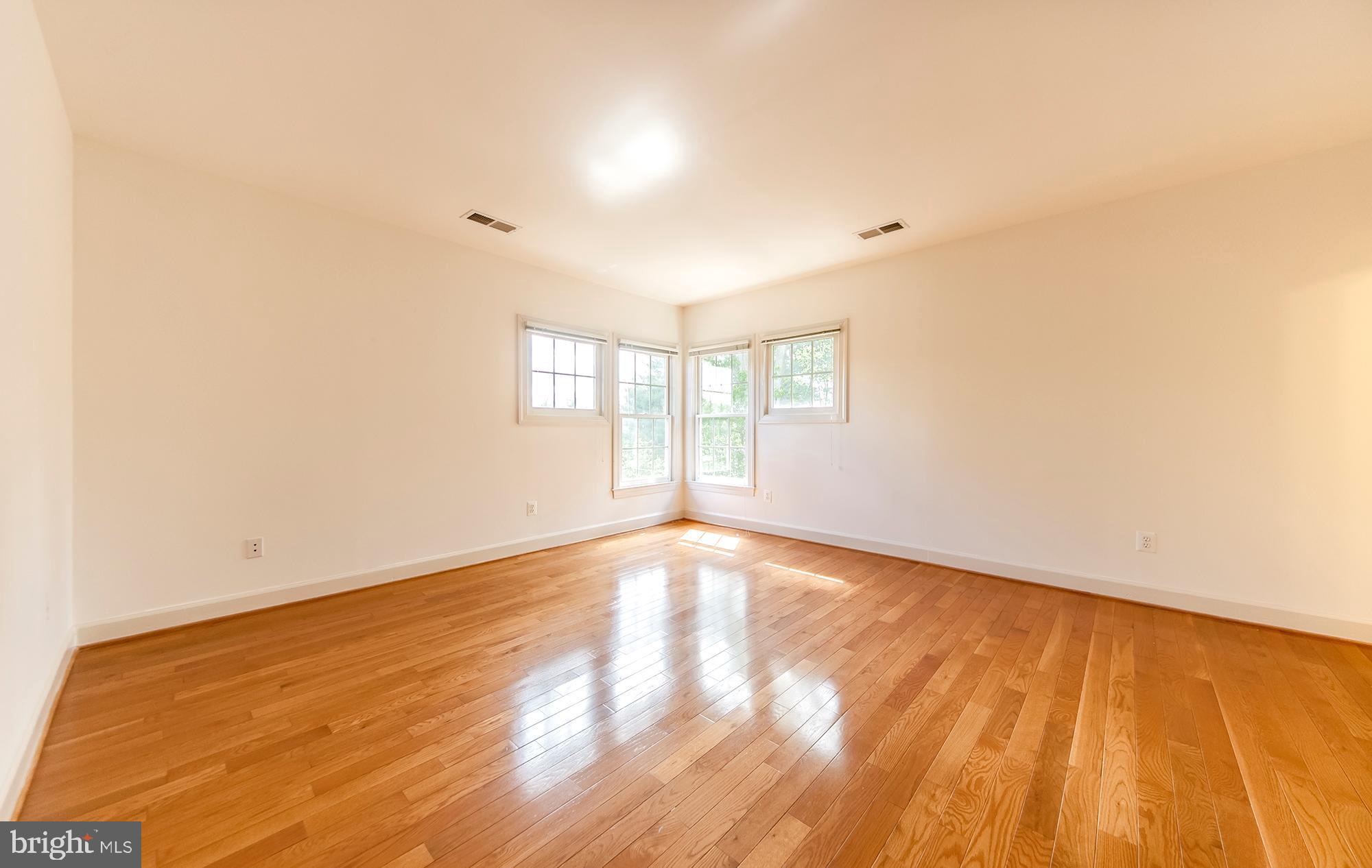 9005 Edgepark Road Vienna, VA 22182 - Photo 28 of 37 Upper Level Bedroom 4