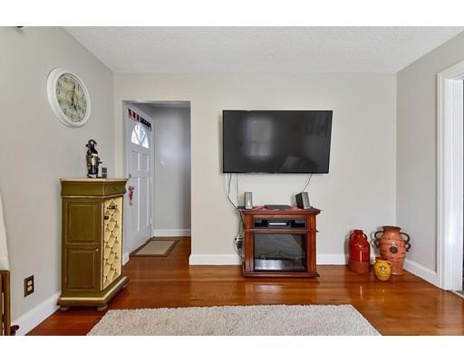105 Victoria Street Springfield, MA 01104 - Photo 4 of 15 Gallery Image 4