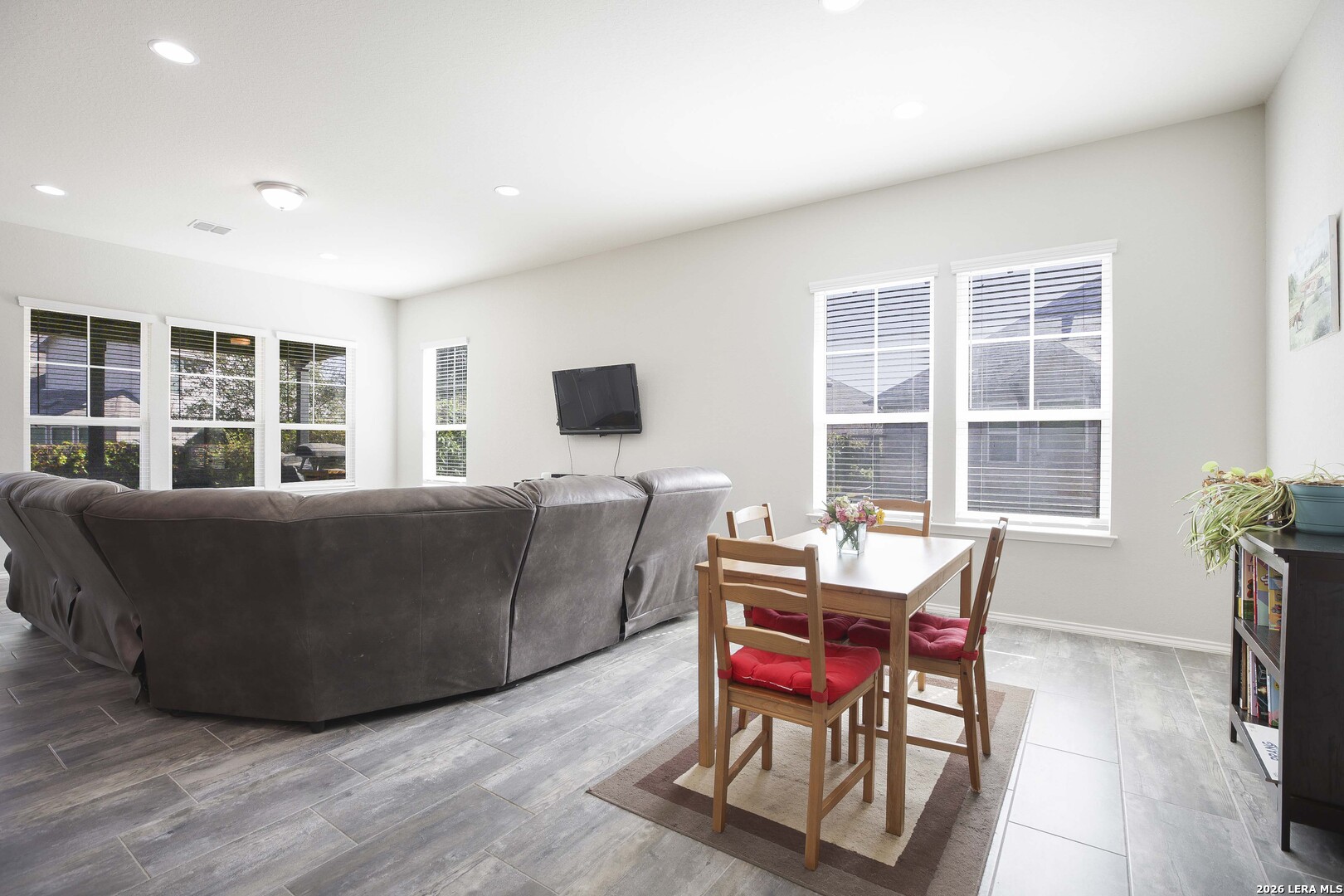 11638 Chalk Stem Schertz, TX 78154 - Photo 8 of 37 a living room with furniture and a window