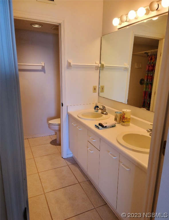 6544 Engram Road, Unit E203 New Smyrna Beach, FL 32169 - Photo 15 of 27 a bathroom with a sink and a mirror