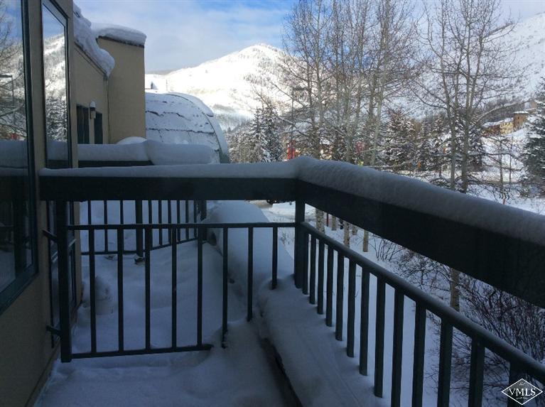 12 Vail Road, Unit R4 Vail, CO 81657 - Photo 18 of 23 a view of balcony