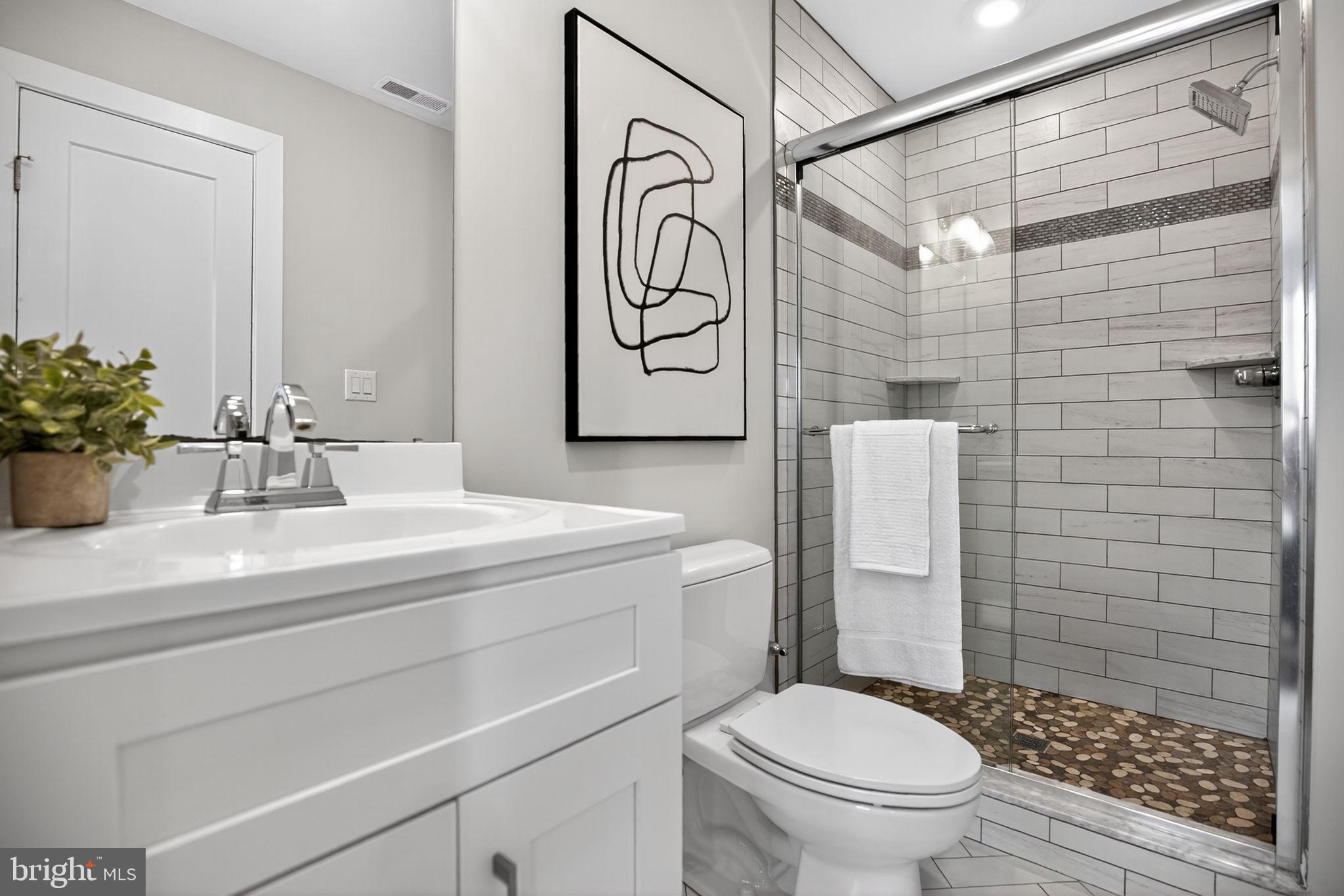 1711 South 20th Street Philadelphia, PA 19145 - Photo 17 of 36 a bathroom with a sink toilet and shower