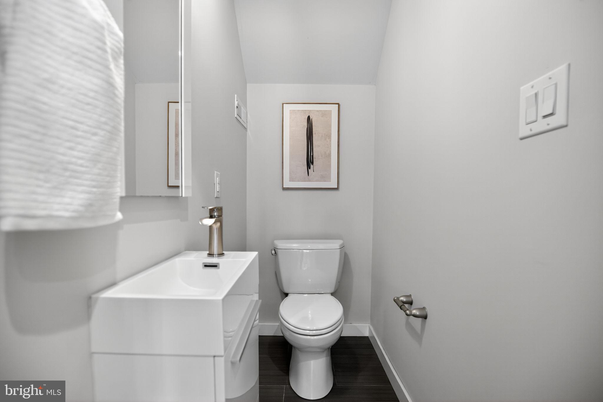 1711 South 20th Street Philadelphia, PA 19145 - Photo 22 of 36 a bathroom with a toilet a sink and mirror