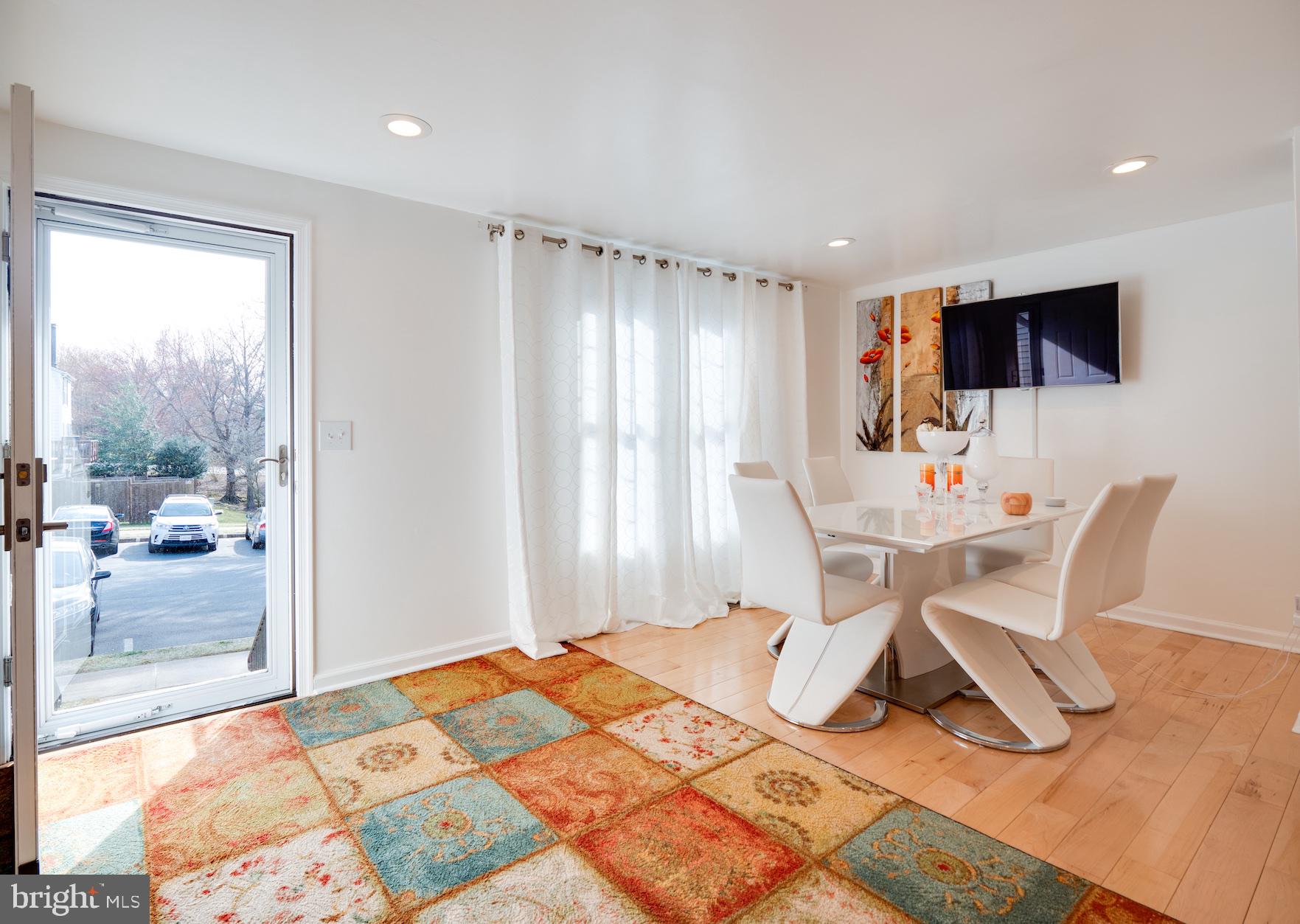 1677 Bayfield Way Reston, VA 20194 - Photo 21 of 47 Foyer