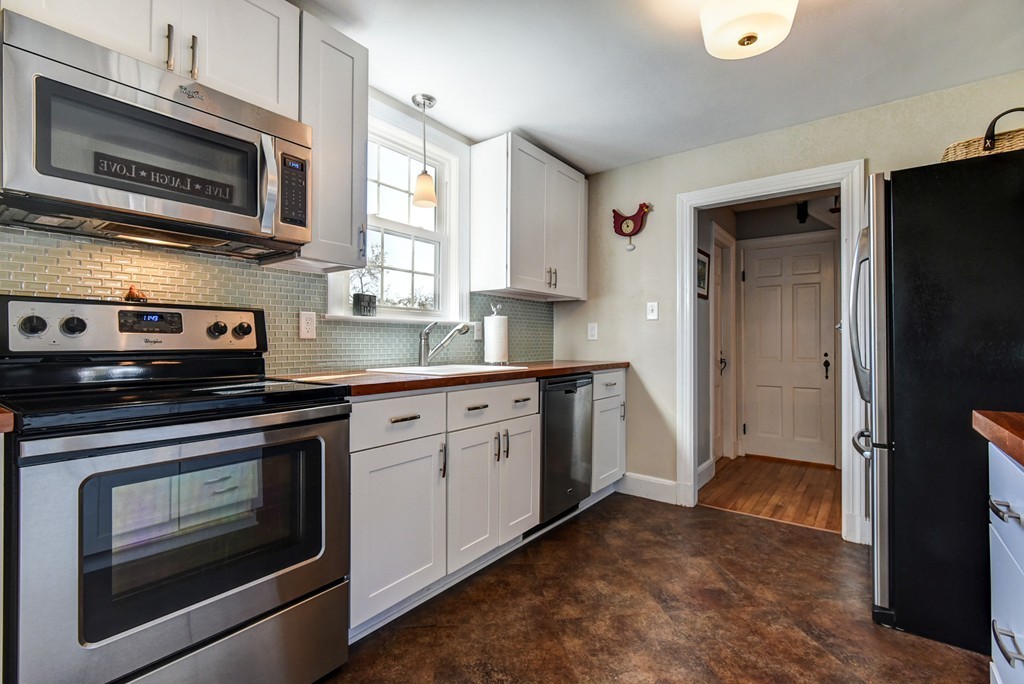 236 Dover Road Westwood, MA 02090 - Photo 3 of 21 Gallery Image 3