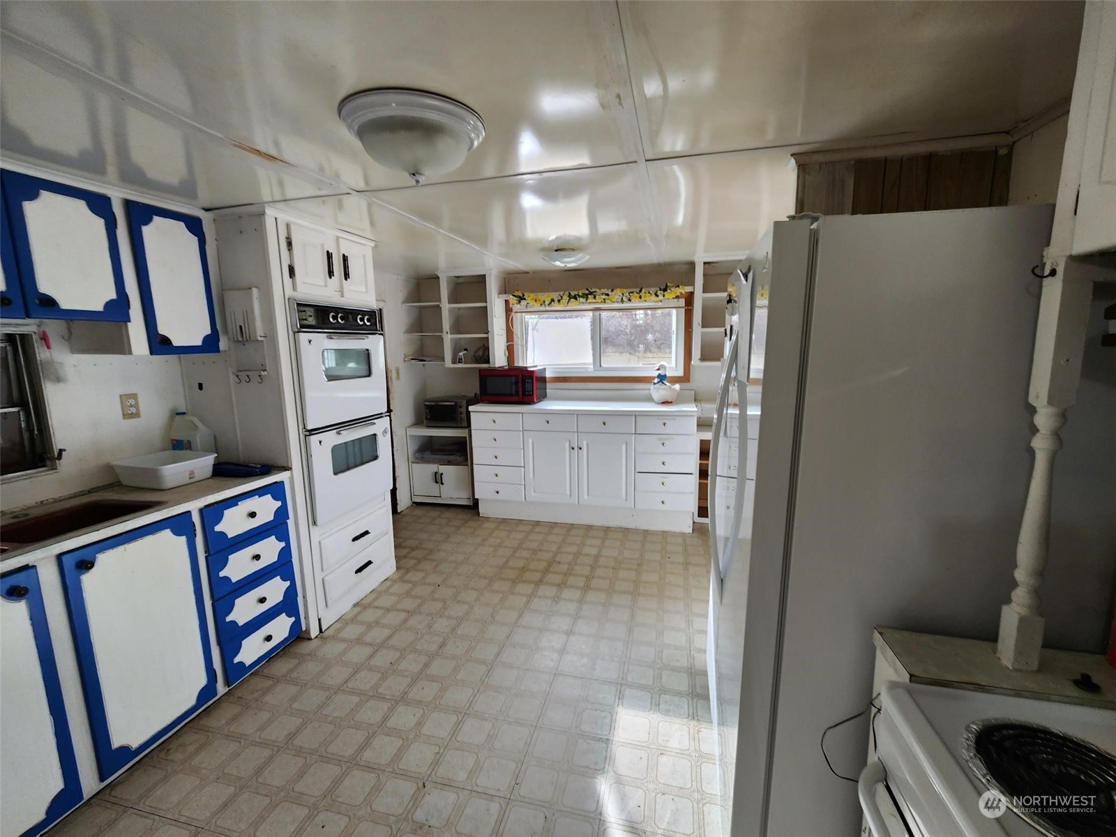 200 Morgan Lane Brinnon, WA 98320 - Photo 3 of 11 a kitchen with stainless steel appliances a refrigerator and a stove