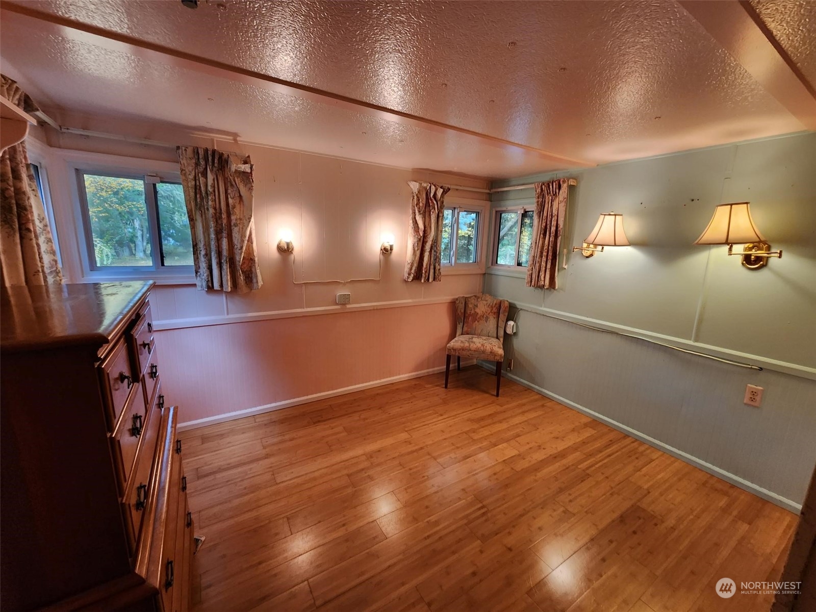 200 Morgan Lane Brinnon, WA 98320 - Photo 5 of 11 a view of a livingroom with furniture