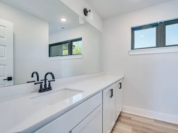 an empty room with closet and a ceiling fan