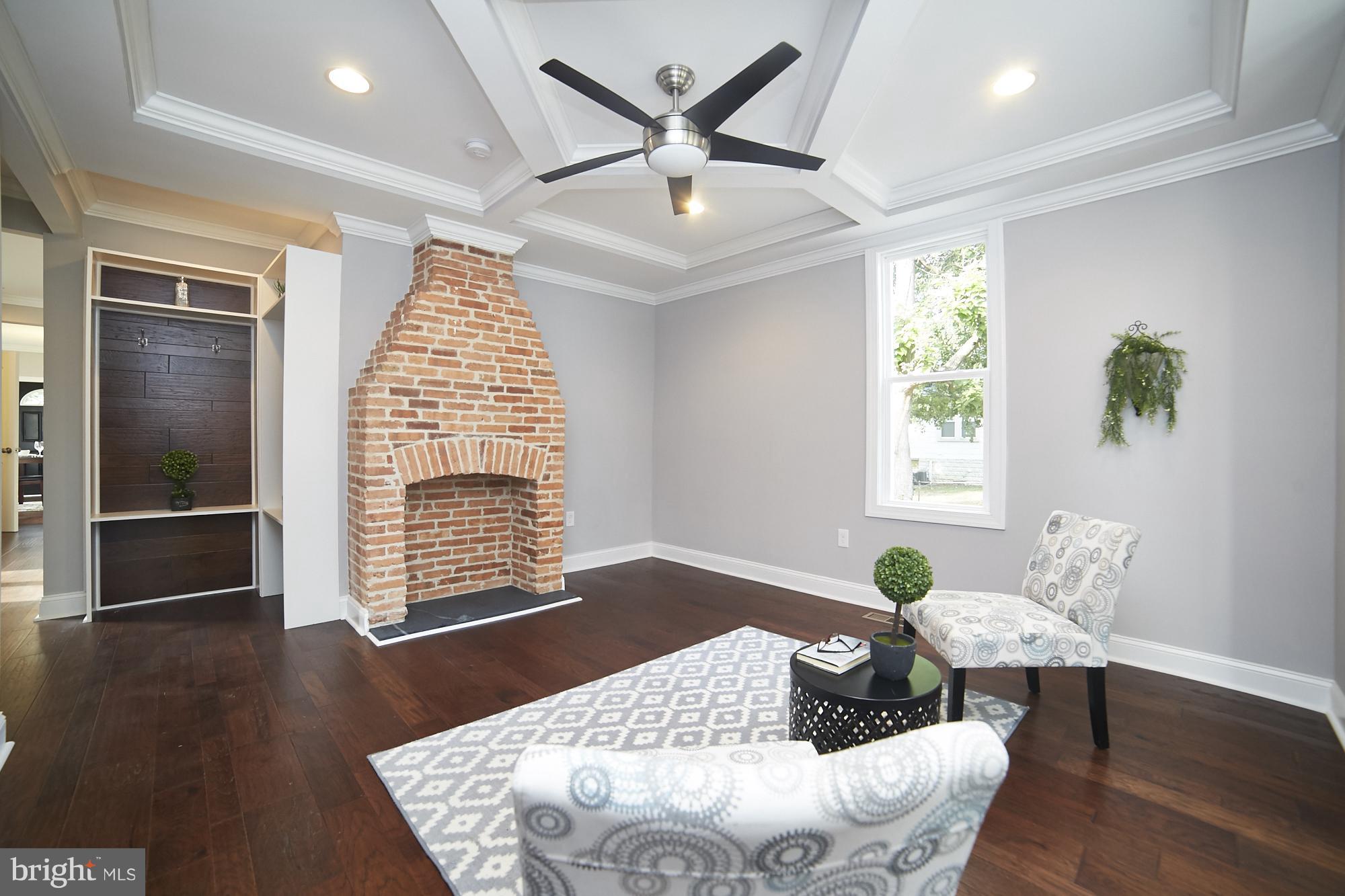 4604 Ridge Avenue Baltimore, MD 21227 - Photo 4 of 29 Family Room