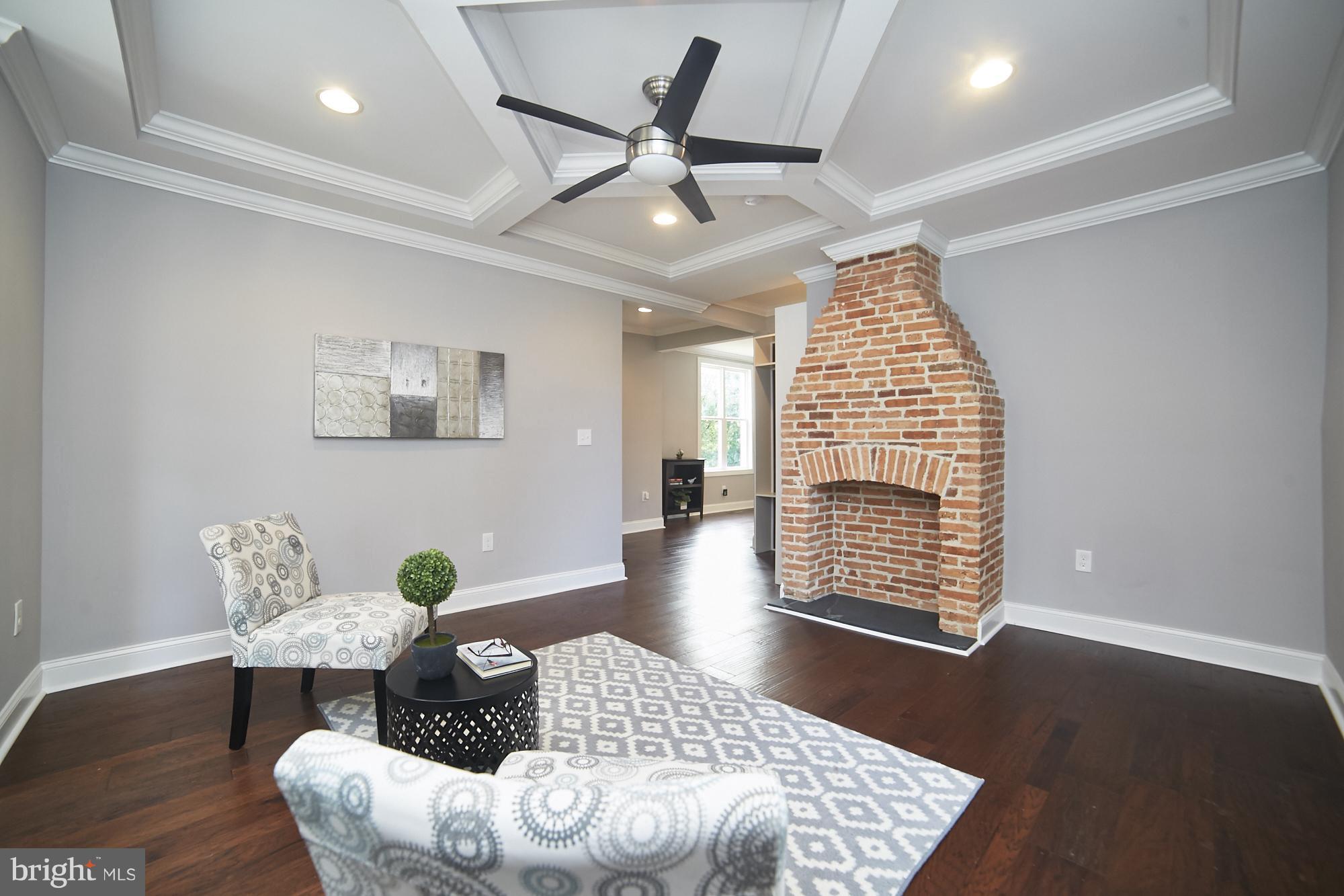 4604 Ridge Avenue Baltimore, MD 21227 - Photo 5 of 29 Family Room
