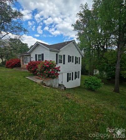 376 State Street Marion, NC 28752 - Photo 3 of 25