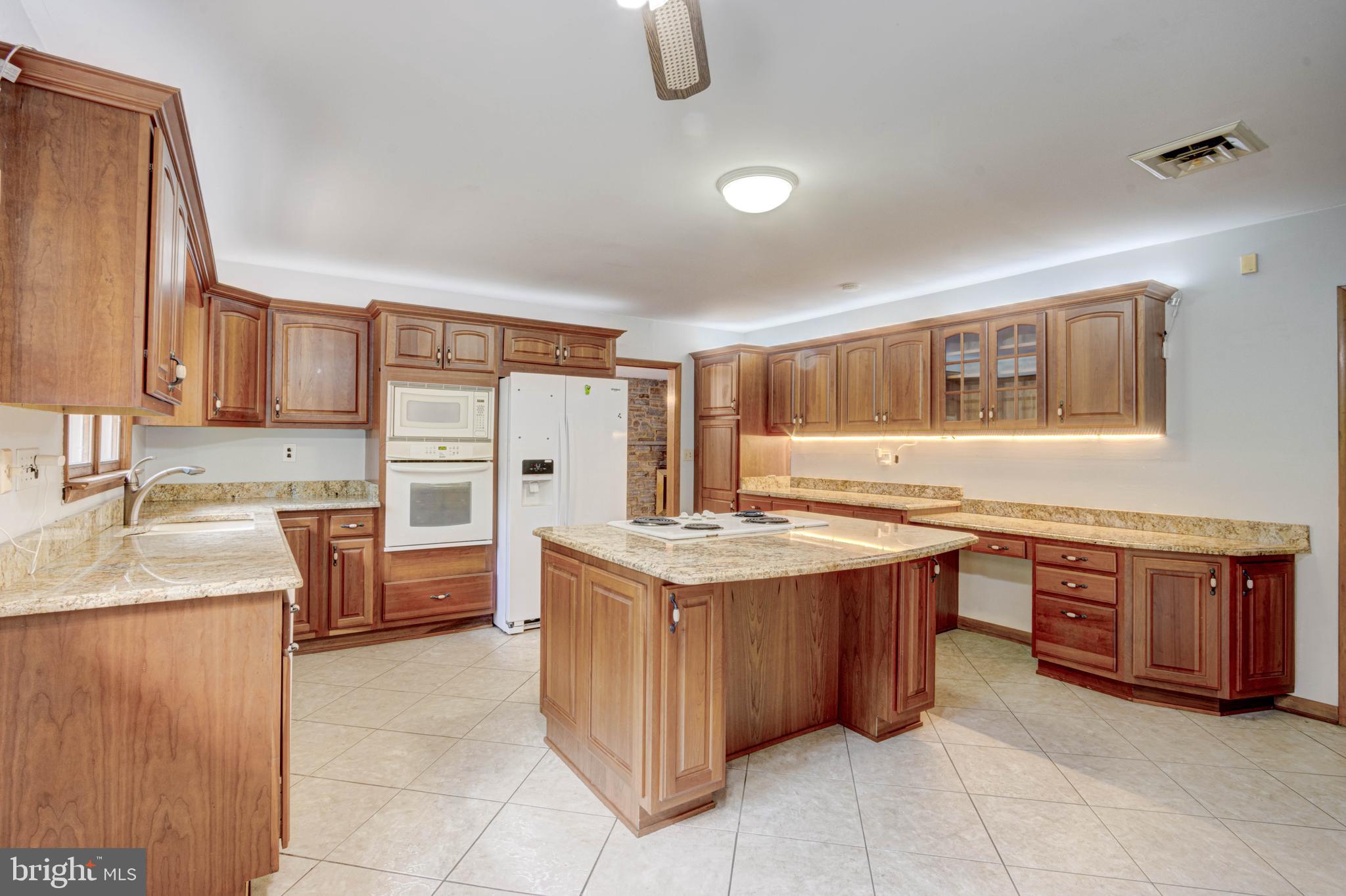 8191 Old Mill Road Pasadena, MD 21122 - Photo 9 of 37