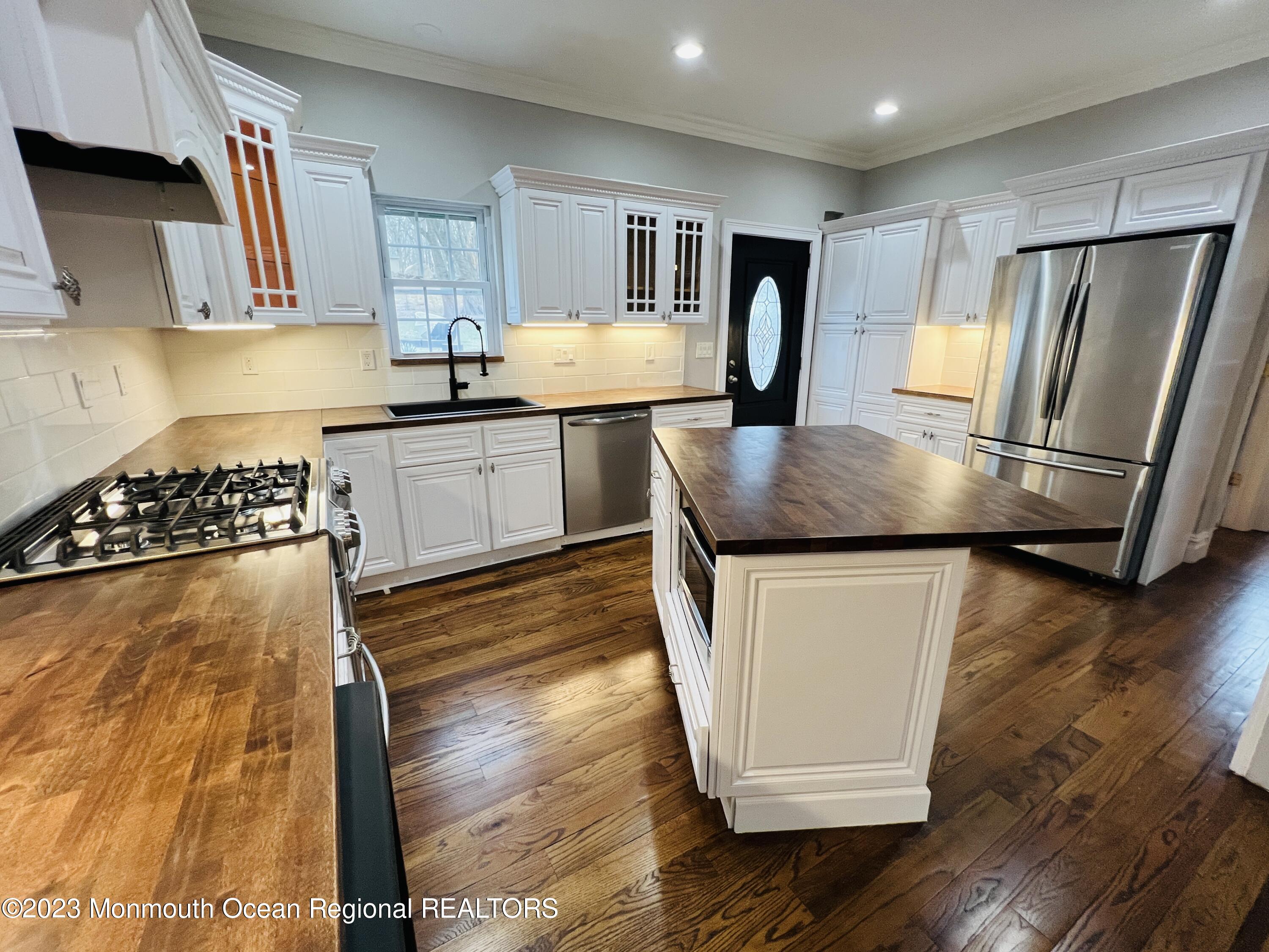 577 Newman Springs Road Marlboro, NJ 07746 - Photo 15 of 45 Center Island