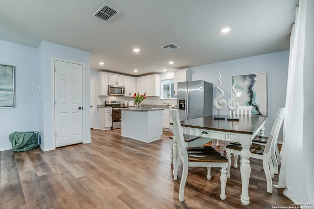 $1,899 | 10334 Big Four, Converse, TX 78109