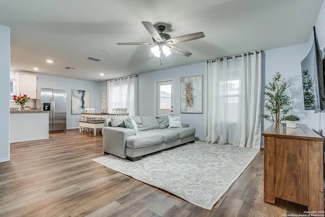 $1,899 | 10334 Big Four, Converse, TX 78109