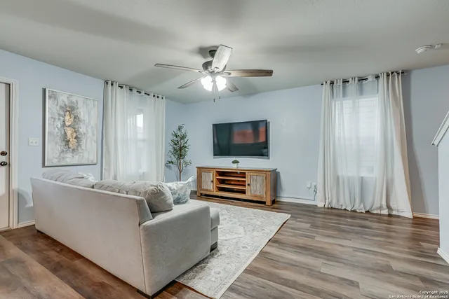 $1,899 | 10334 Big Four, Converse, TX 78109