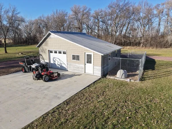 $429,000 | 11584 County Highway, Revere, MN 56166