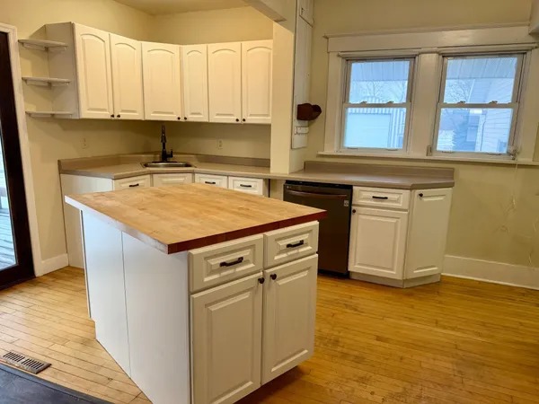 $429,000 | 11584 County Highway, Revere, MN 56166