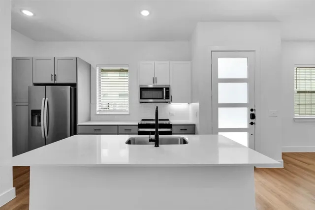 $2,200 | 1511 B Forward Drive, Little Elm, TX 75068