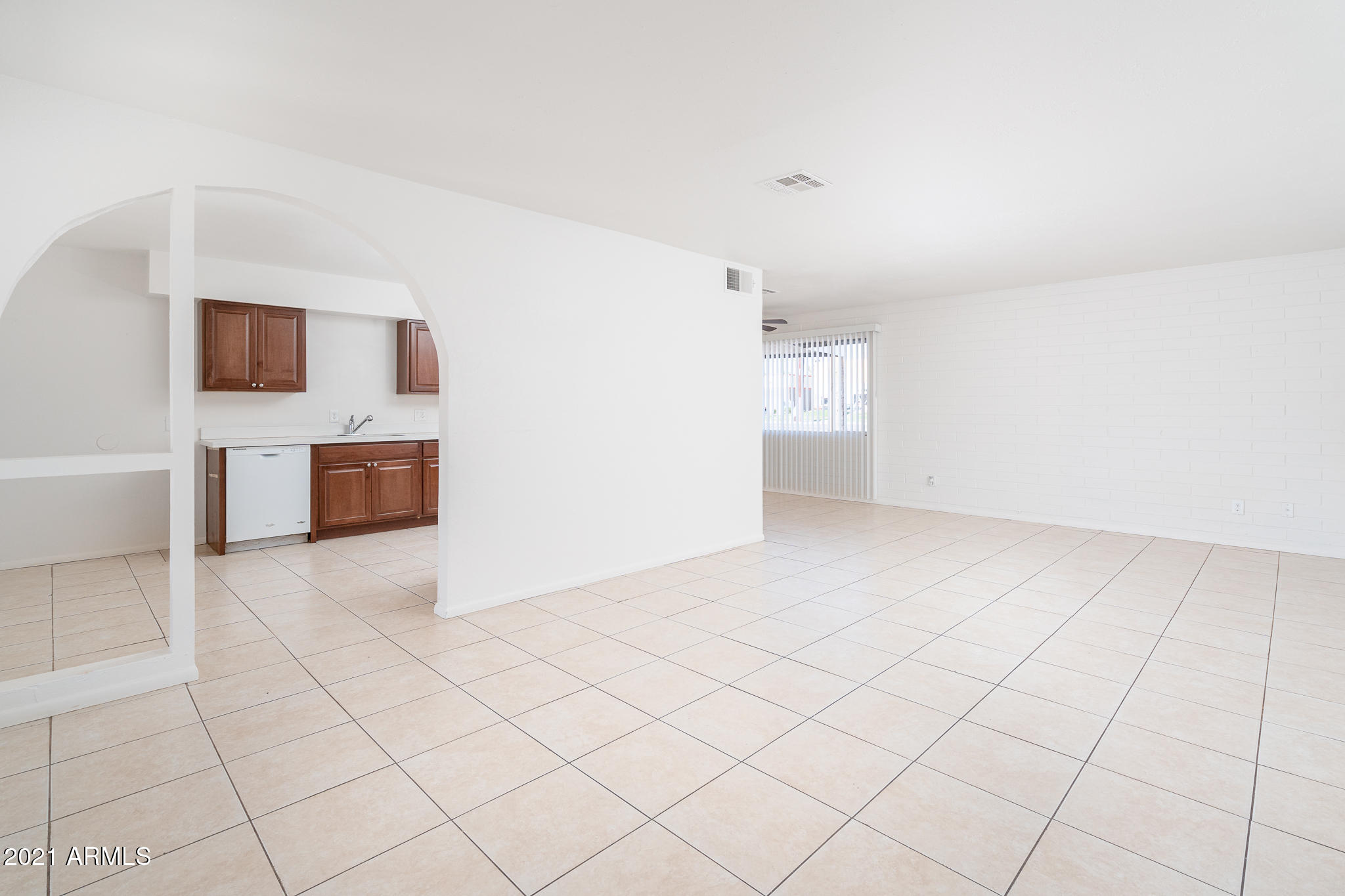 5415 West Camelback Road Phoenix, AZ 85031 - Photo 8 of 27 08_Great-Room_02