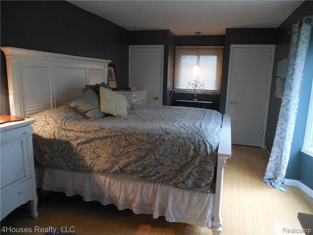 2686 New England Drive Rochester, MI 48309 - Photo 48 of 58 Master bedroom with 3 closets