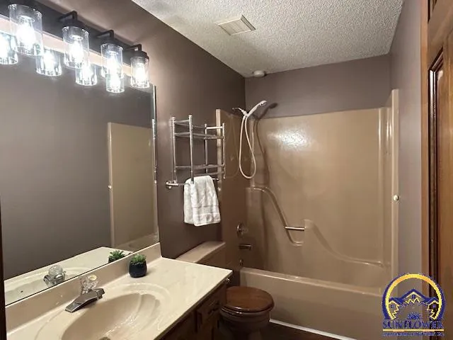 $374,950 | 3630 Southwest Kings Forest Road, Topeka, KS 66610