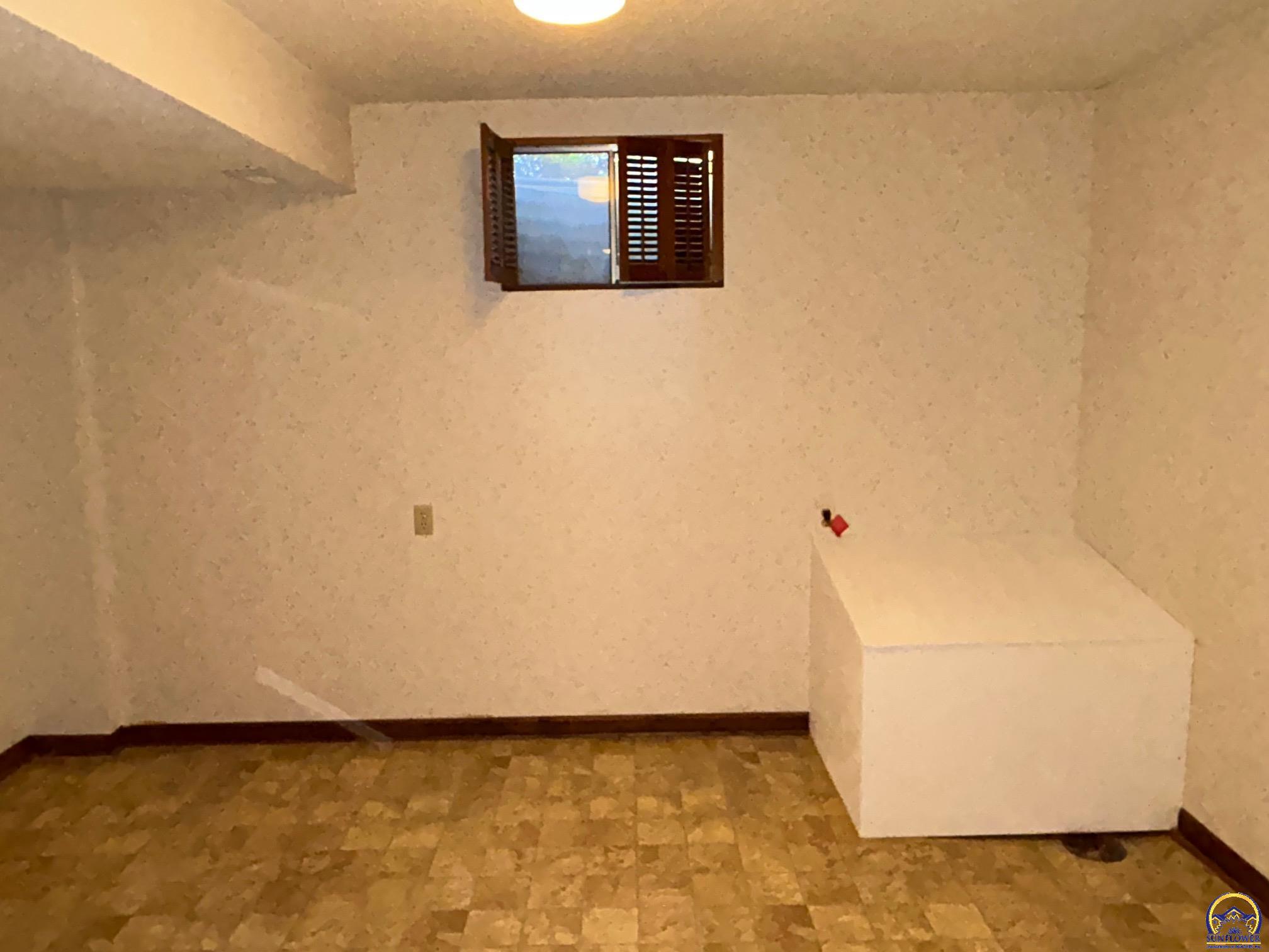 3630 Southwest Kings Forest Road Topeka, KS 66610 - Photo 23 of 30