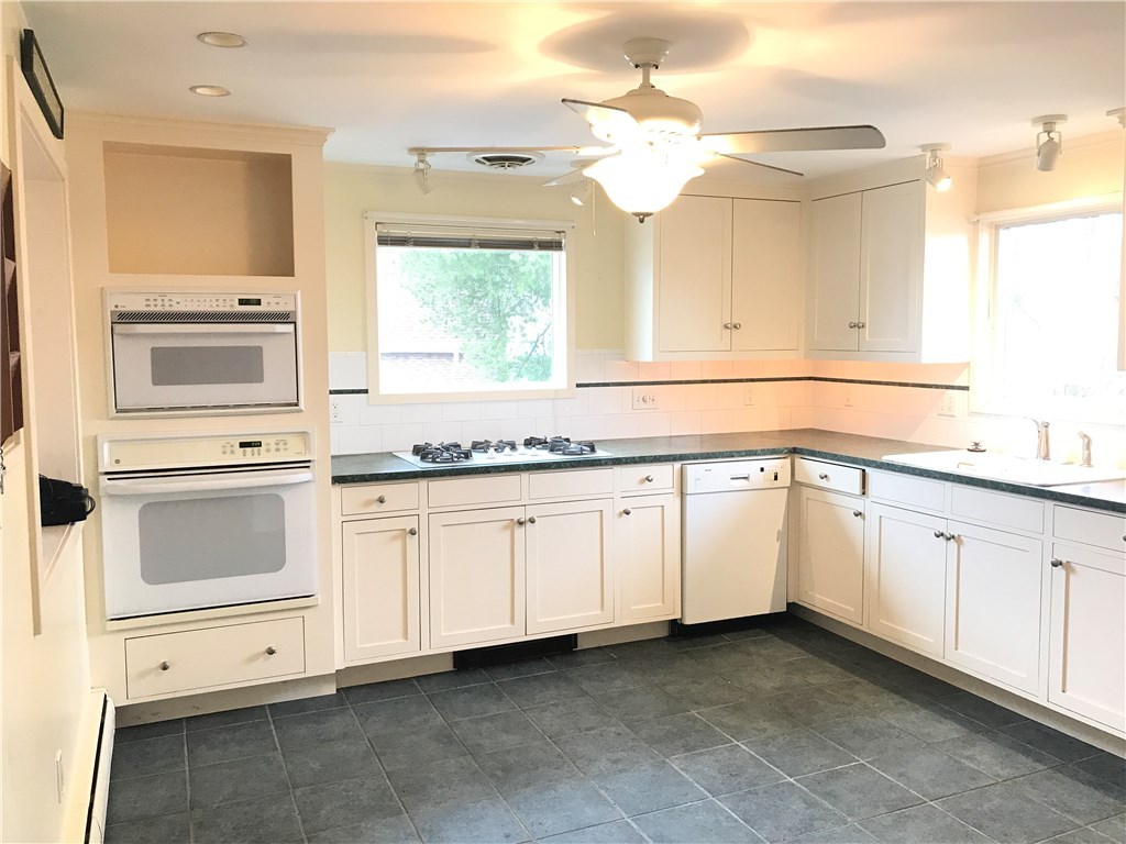 236 Mapleton Street Cranston, RI 02910 - Photo 21 of 40 Gallery Image 21