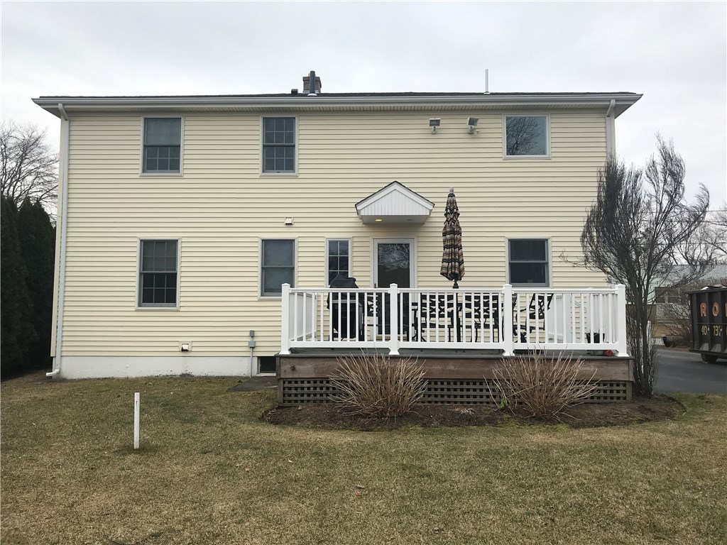 236 Mapleton Street Cranston, RI 02910 - Photo 3 of 40 Gallery Image 3